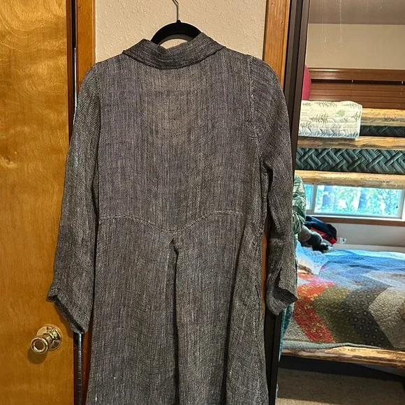 Black and white loose tweed Button-Up Long Sleeve jacket. Super Cute layer - Picture 4 of 5